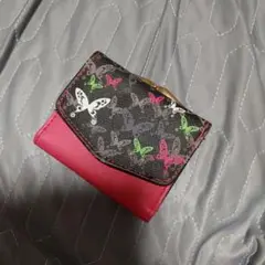 蝶デザインの三つ折り財布