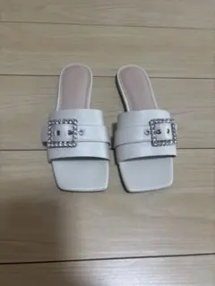 Charles & Keith キラキラサンダル　ホワイト　36 送料込み！のサムネイル