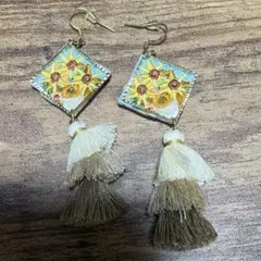 ひまわり刺繍 タッセルピアス