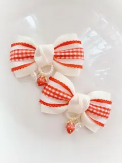 キッズ　ヘアゴム　リボン　リボンゴム　ハンドメイド　いちご　いちごチャーム