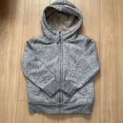 ユニクロ　内側ボア　グレー フード付きパーカー　120cm