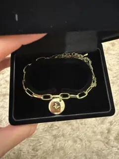 レディース　ゴールド チェーンブレスレット メダルチャーム付き