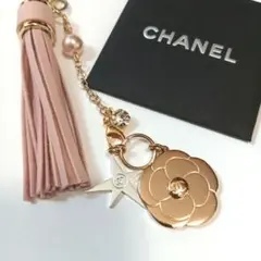 新品未使用　カメリア社外品バッグ　CHANELノベルティチャーム　カード付 ☆CHANEL☆ホリデー☆カメリア☆ノベルティチャーム☆ゴールド