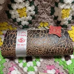 本革　Lily Crown エンボスレザー クラッチバッグ