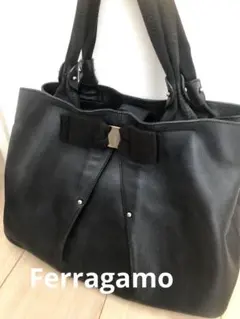 フェラガモ ハンドバッグ ブラック　レザー