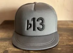 フラットサーティーンflatthirteenグレー スナップバックキャップ