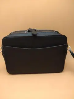 エブリデイポシェット　ミモレフェリシモ発！スタイリッシュな見た目で収納力も抜群