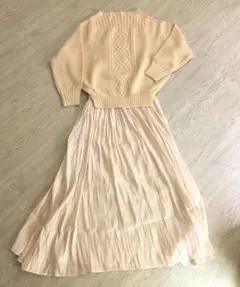 女性らしいニットワンピース
