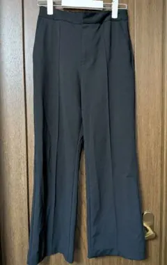 ブラック ストレッチ素材 フレアパンツ Мサイズ