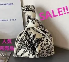SALE❤️美品✨ワンハンドルバッグ　夏ニットバッグ　モノトーンハンドバッグのサムネイル
