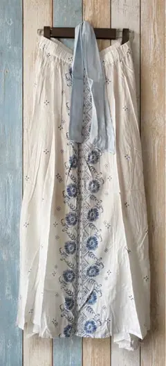 未使用　カヒコ　刺繍風プリントスカートのサムネイル