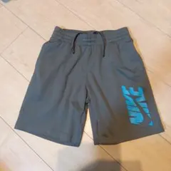 メルカリ　130〜140センチ　男児　ナイキ　スポーツパンツ