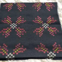 幾何学模様の黒地生地 はぎれ　着物リメイク　かすり
