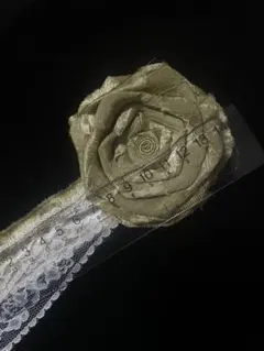 チ*‪様 オリーブグリーン 森ガール ハンドメイド フラワーブローチ レース付き