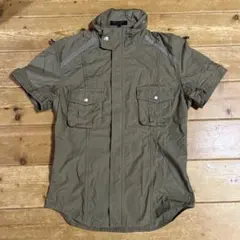 オリーブ色 ショートスリーブシャツ