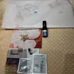 ロクシタン オーガンジートート&アロマピローミスト