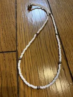 ホワイト×アンティークシルバー　常田　ビーズネックレス