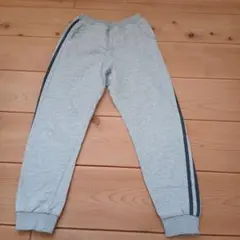 グレー スウェットパンツ サイドライン