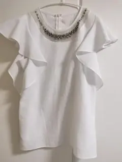 the R ホワイト フリル袖 Tシャツ