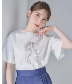 クチュールブローチ60リボンロゴプリント フレアーTシャツ tシャツのサムネイル
