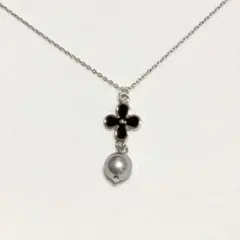 スワロフスキーパール×フラワーチャームネックレス　ハンドメイド