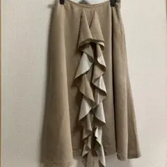 前スカートの飾りが素敵なベルトのないフレアスカート　/ アーモワールカプリスのサムネイル