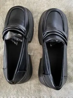 ブラックローファー厚底ストラップ付き