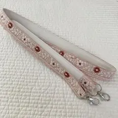 1点のみ　インド刺繍リボン　合皮　スマホショルダー　Mサイズ