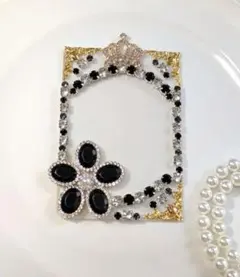 No.226❤黒⭐️大きな花⭐️キラキラ反射で輝くトレカケースデコ⭐️硬質Ｂ8