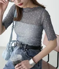 BONLECILL 新品　シアーメロー小花柄半袖プルオーバー/インナーのサムネイル