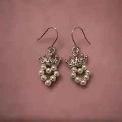 王冠とパールのピアス(両耳用)