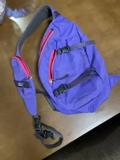 Patagonia スリングバッグ 紫　アトム　atom 8l ボディバッグ