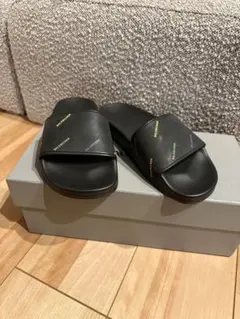 時間限定値下げ　BALENCIAGA ブラック スライドサンダル　未使用のサムネイル