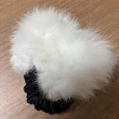 ホワイトファー ポンポン ヘアゴム