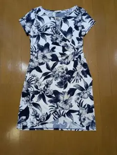 パープルレイン 花柄 半袖 ひざ丈ワンピース 白×青