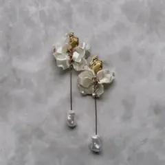 sassy 花モチーフブライダルピアス