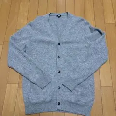 ユニクロ　プレミアムラムVネックカーディガン　L