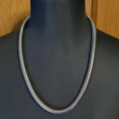 シルバーカラー スネークチェーン ネックレス 重厚感