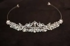 エレガントなクリスタルティアラ