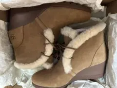 UGG ブラウンファー付きヒールブーツ