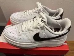 ナイキウィメンズコート ビジョン アルタ LTR 103WHITE/BQBN