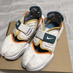 ナイキ　エアリフト　白　23cm