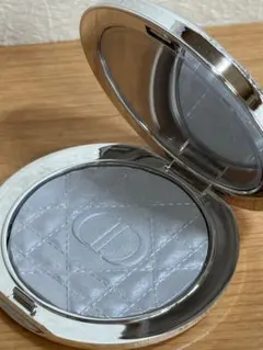 【お値引き不可！】ディオールスキン フォーエヴァー グロウ ルミナイザー 05