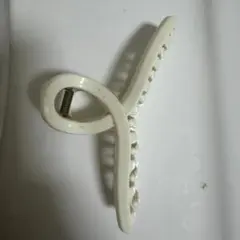 ホワイトプラスチック2ヘアクリップ