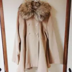 ベージュファー付きダブルブレストコート