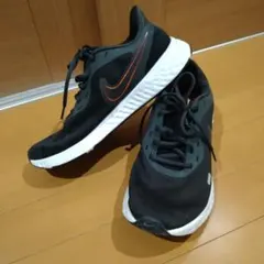 NIKE　ナイキ　スニーカー　Revolution5　26.5cm　新品同様