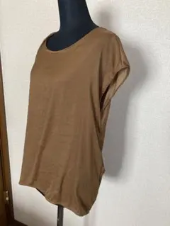 ブラウン 半袖 Tシャツ バックボタン付き