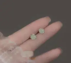翡翠 ピアス(両耳用)