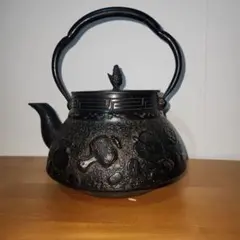 昭和レトロ 南部鉄器 鉄製 鋳物 三日月型 吊りし花器 花生け 装飾