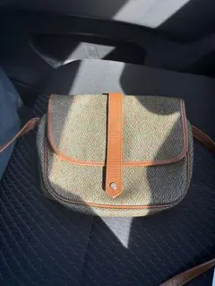 イヴ・サンローラン　ショルダーバック